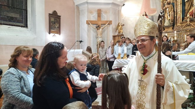 Krštenje šestog djeteta obitelji Biškup u Margečanu